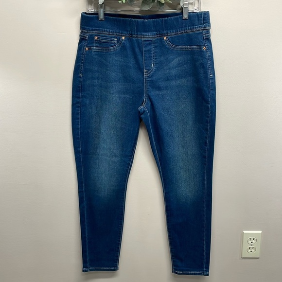 NWOT Levi Strauss Gold Signature Totally Shaping Pull On Skinny Denim Jeans 12S - Picture 1 of 16